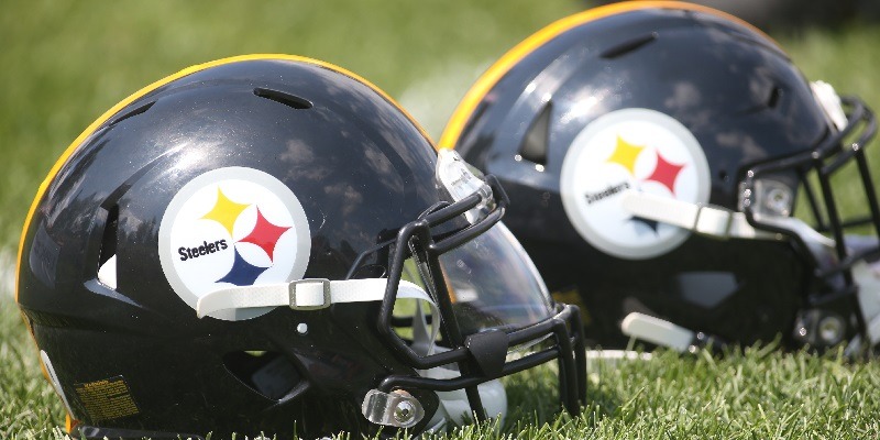 Steelers WR coach Drake dies at 62