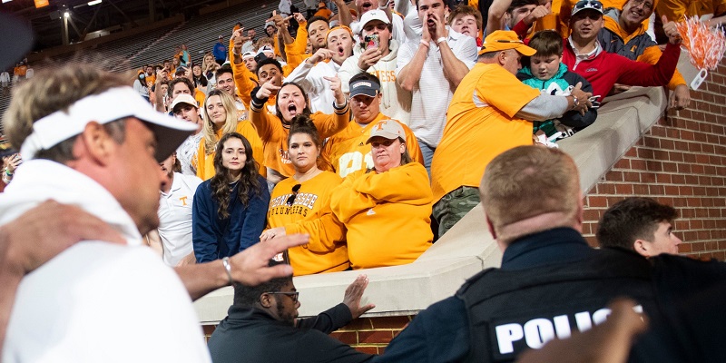 Lane Kiffin, Volunteers