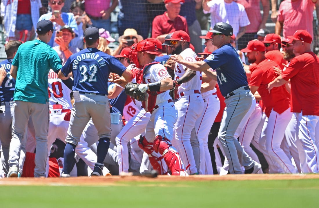Six players, both managers ejected after MarinersAngels brawl Field