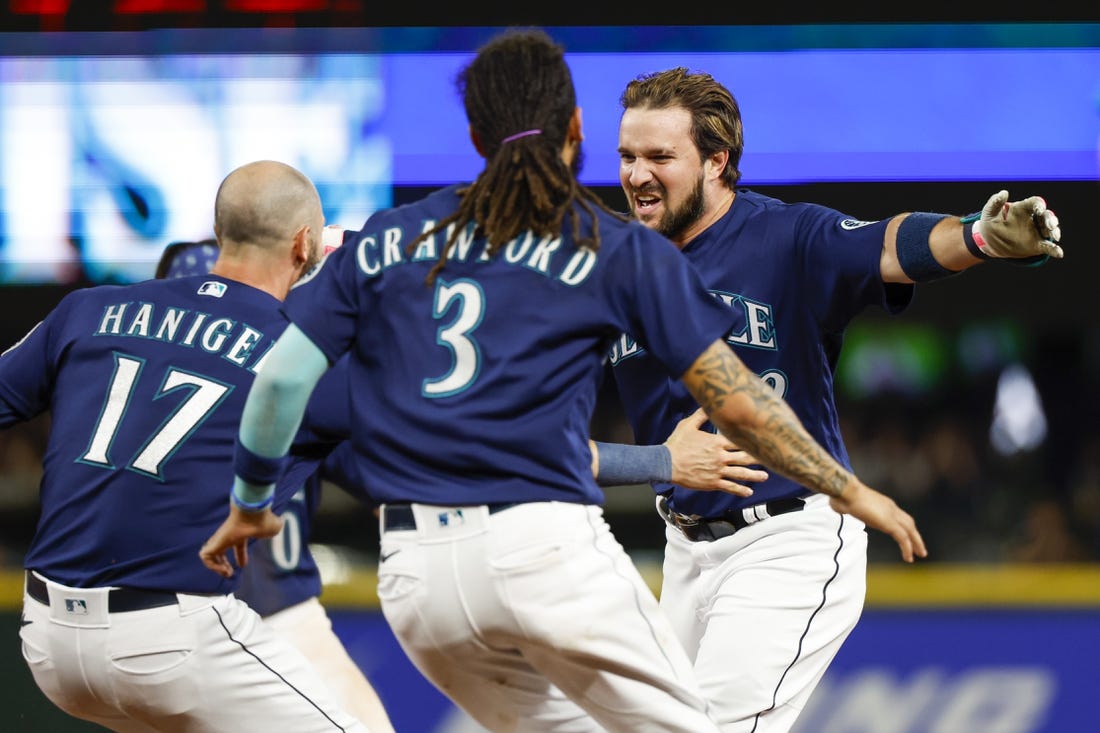 'What baseball is about' Mariners, Yankees go at it again Field