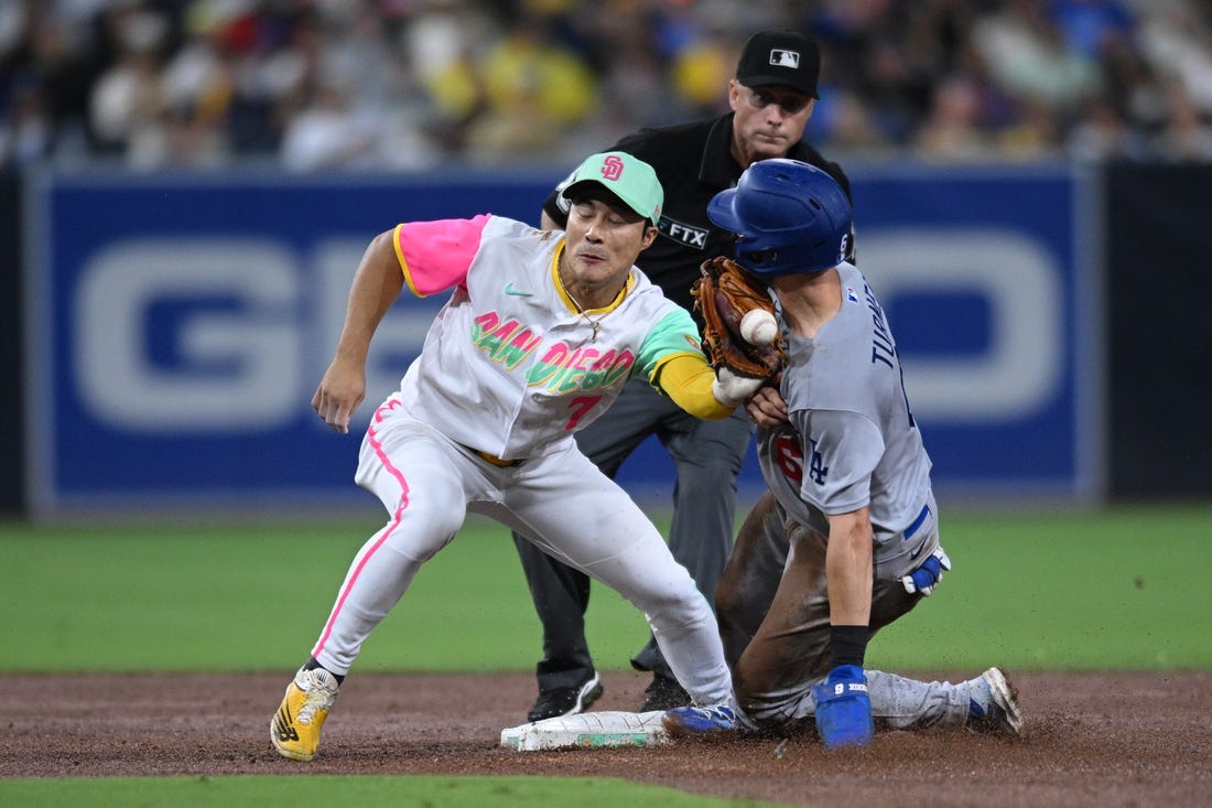 Jake Cronenworth hits dramatic homer, Padres win on walk-off wild