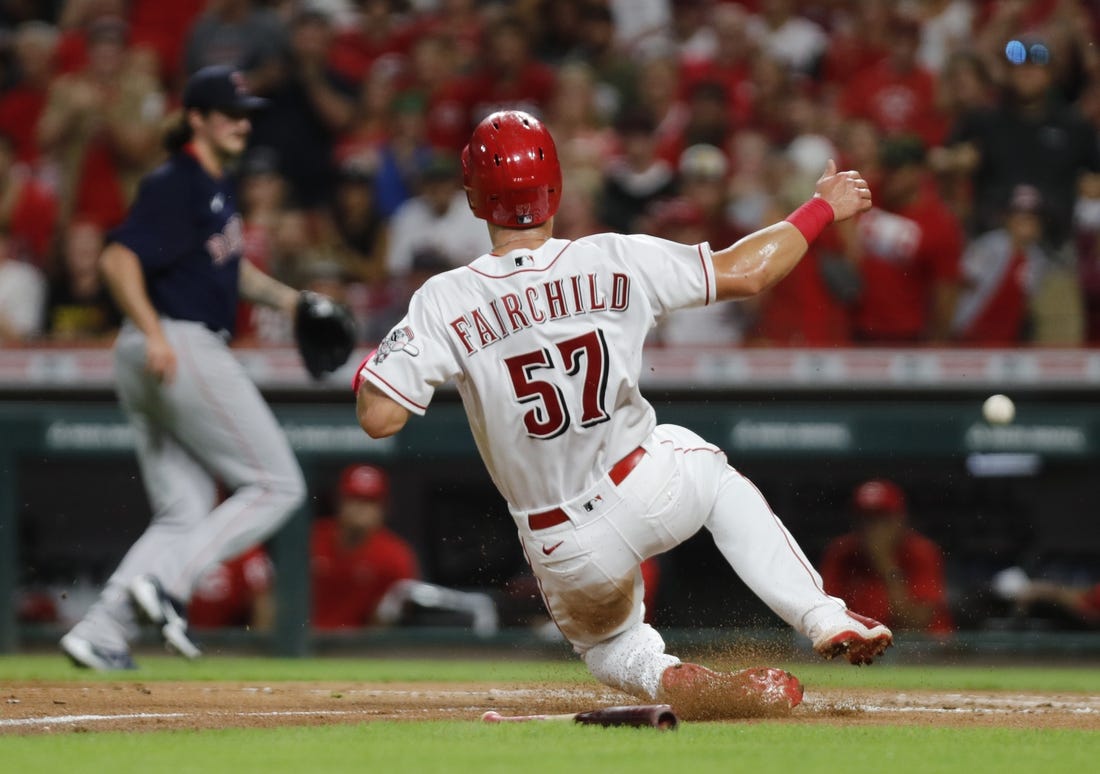 Cardinals earn split with Reds