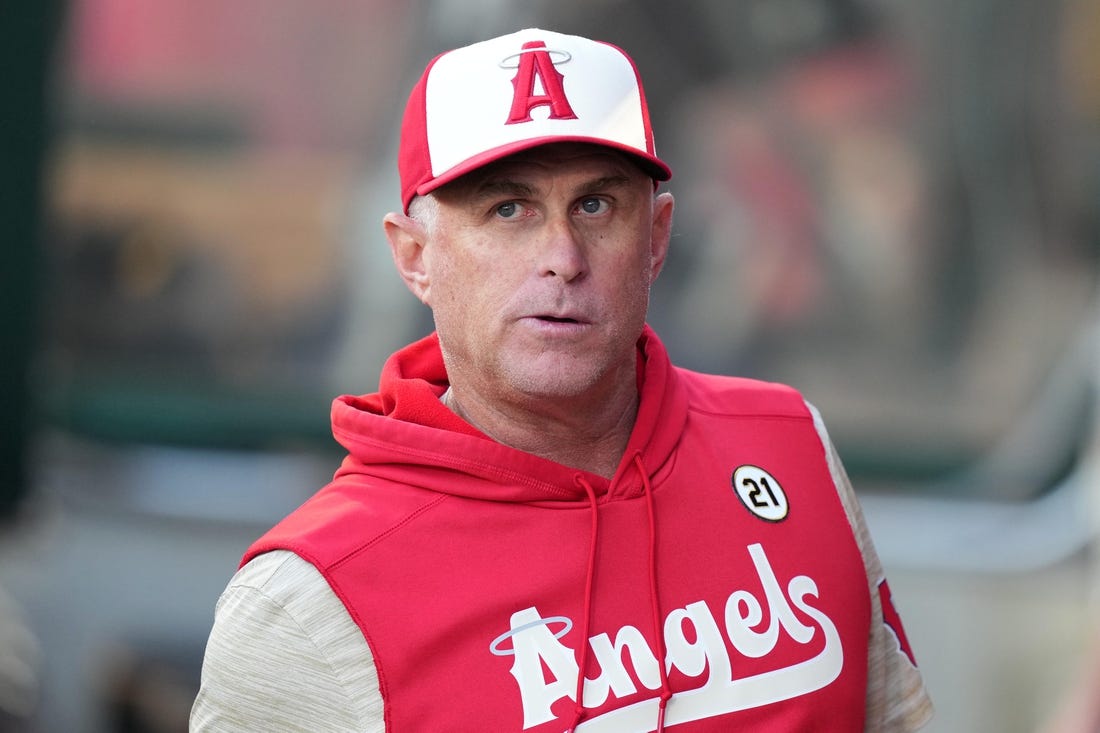 Angels agree to keep manager Phil Nevin on 1year deal Field Level