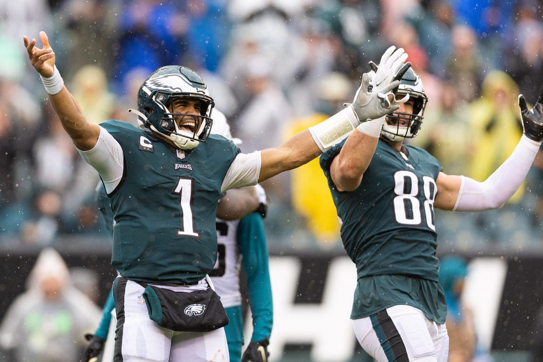 Eagles after first 5-0 start since 2004 vs. Cardinals - Field