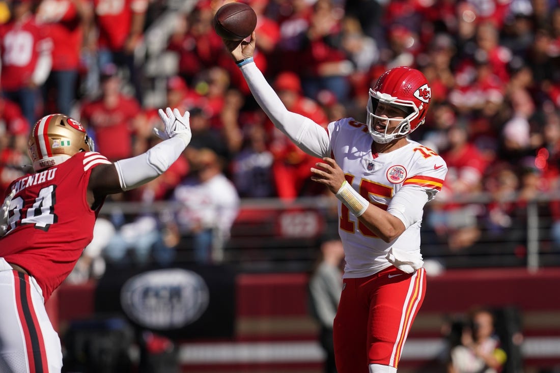 Patrick Mahomes' 3 TDs lead Chiefs past 49ers 44-23