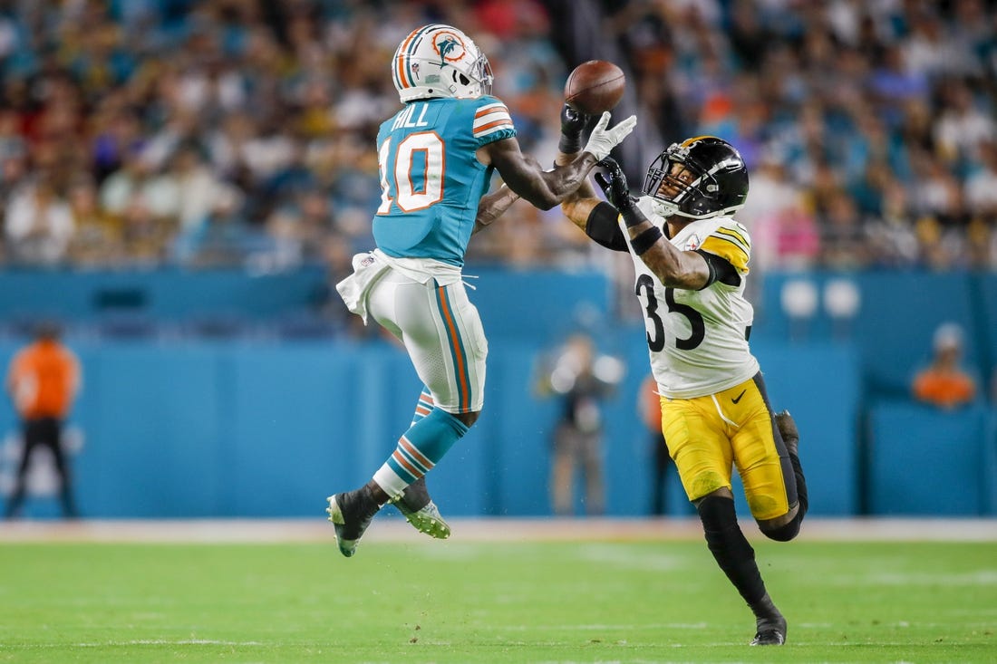 Tagovailoa returns, Dolphins hang on to defeat Steelers