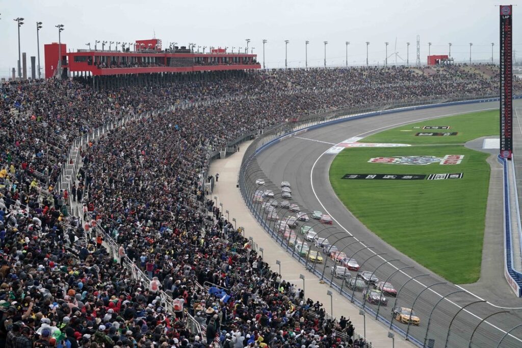 Report: NASCAR sells majority of Auto Club Speedway - Field Level Media ...