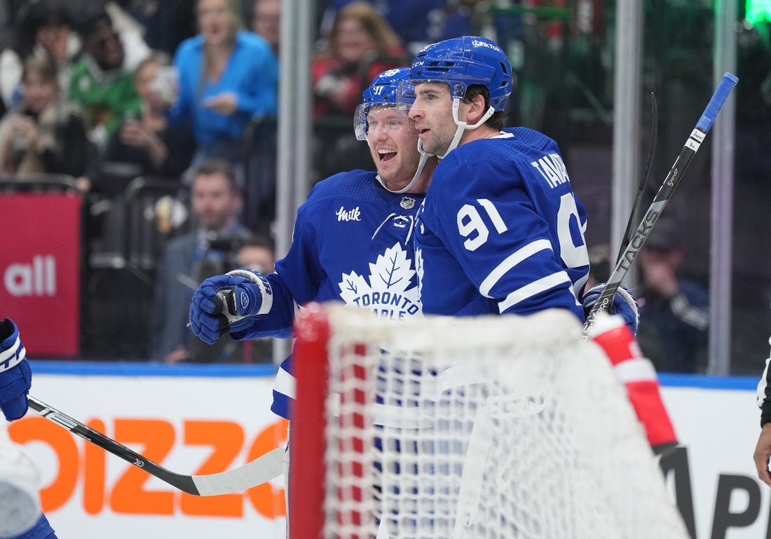 Auston Matthews Returns, Leads Leafs Past Blackhawks - Field Level ...