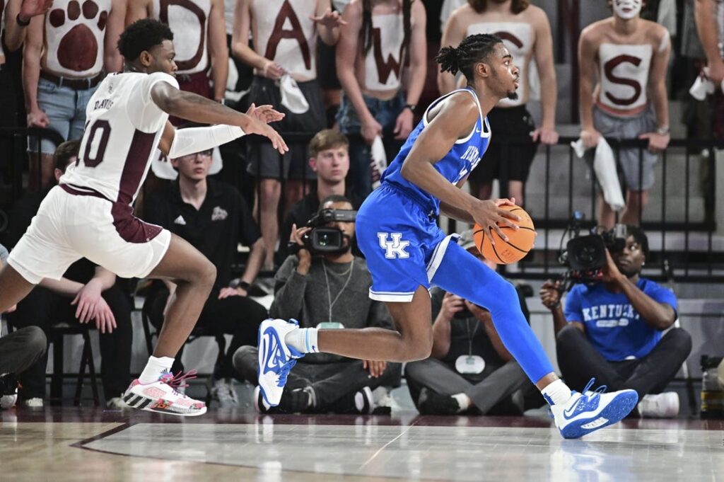 Oscar Tshiebwe, Kentucky Hang On To Beat Mississippi State - Field ...