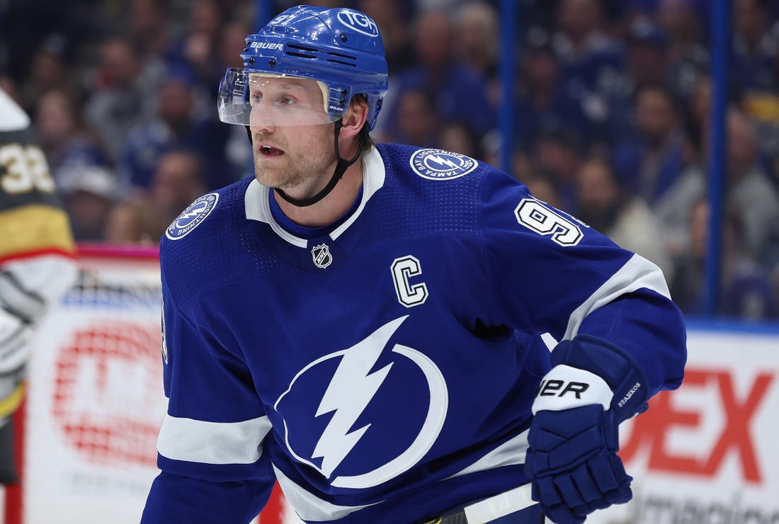 Lightning C Steven Stamkos Knee Exits Game Vs Blackhawks Field