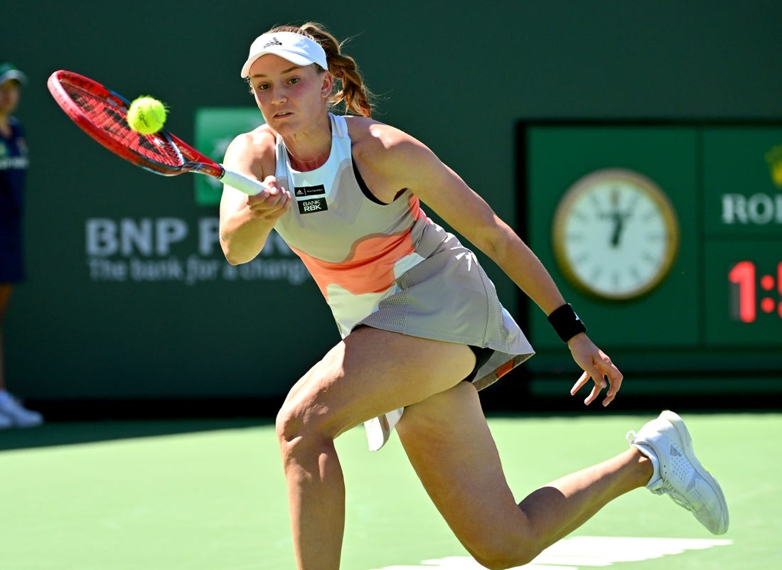 Iga Swiatek, Elena Rybakina advance to Indian Wells semis - Field Level