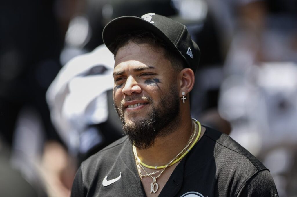 Once again, White Sox Yoan Moncada is heading back to the IL