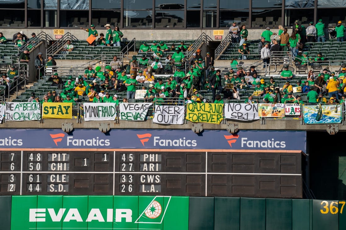 A's win seventh straight game as fans hold boycott