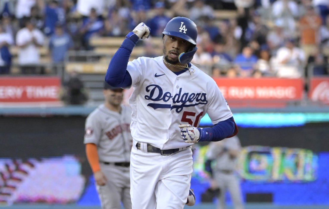 Mookie Betts' leadoff blast sparks Dodgers' win over Astros