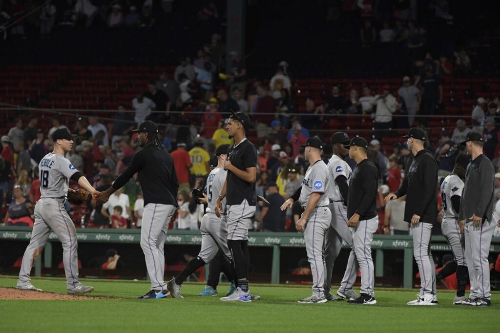 Yankees Keep Rolling, Right Over the Red Sox - The New York Times