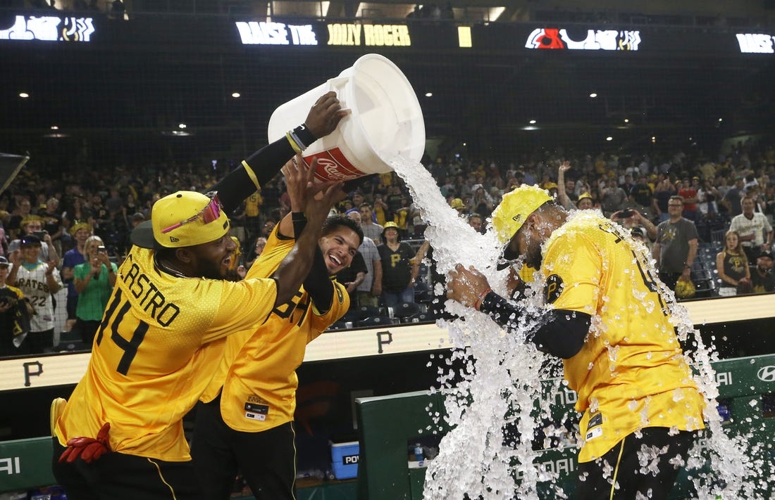 Carlos Santana's walk-off HR completes Pirates' rally past Brewers