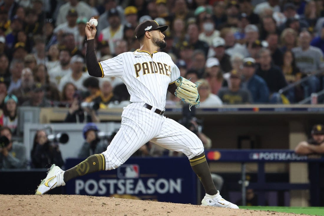 Padres Sign Robert Suarez To Five-Year Contract