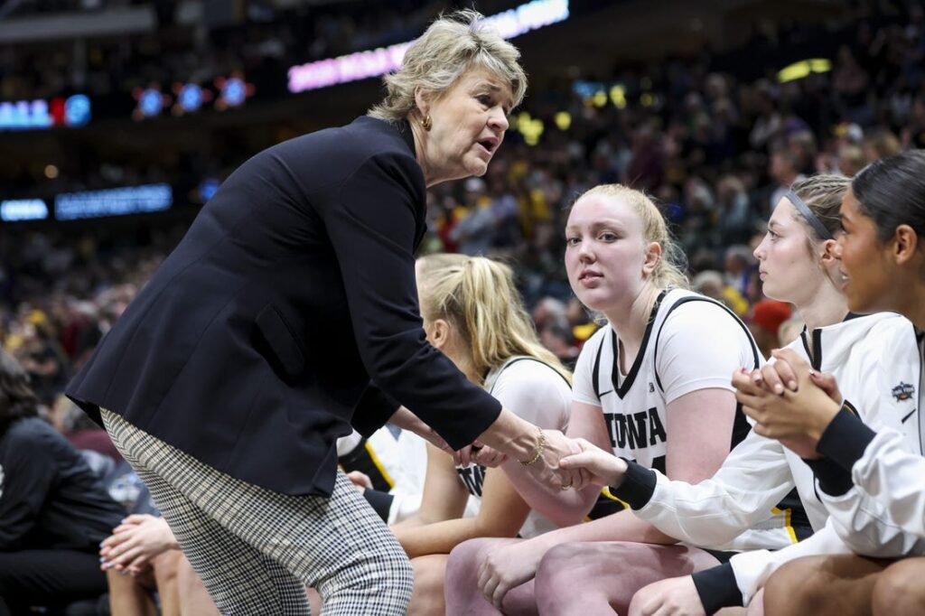 Iowa Extends Contract Of Women's Coach Lisa Bluder - Field Level Media ...