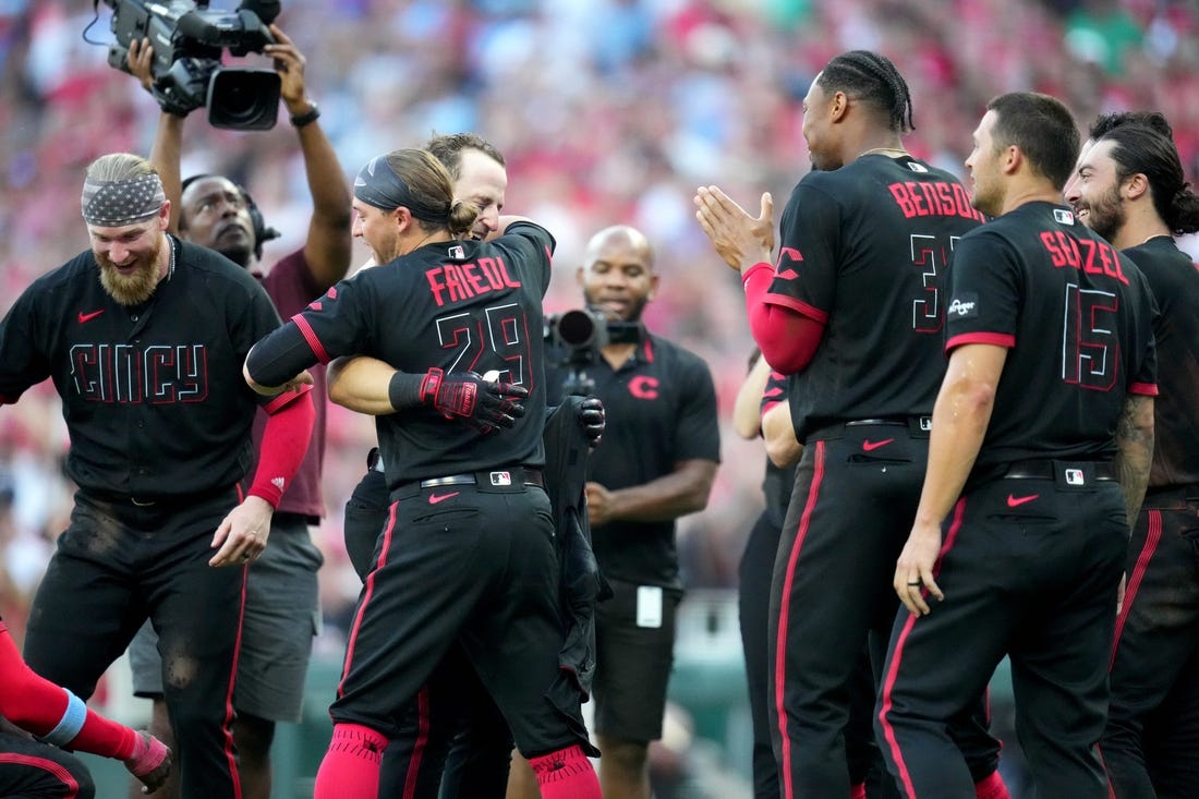 Resurgent Votto giving Reds a lift