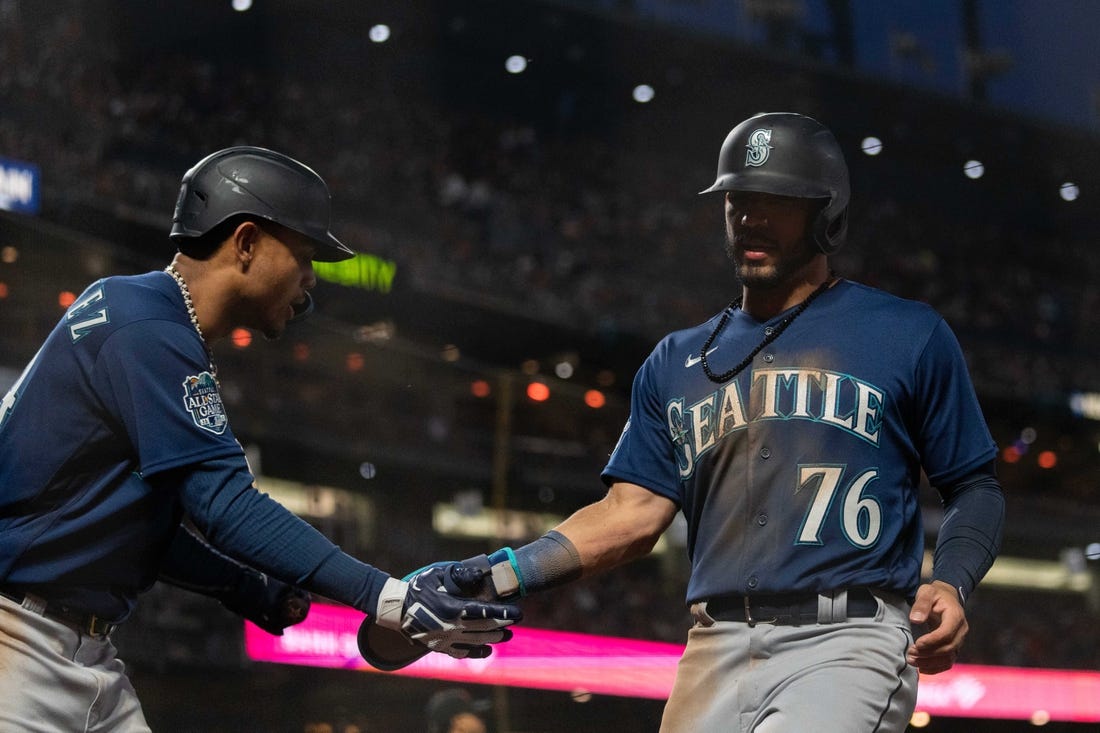 Mariners hope to keep trending in right direction vs. Giants Field