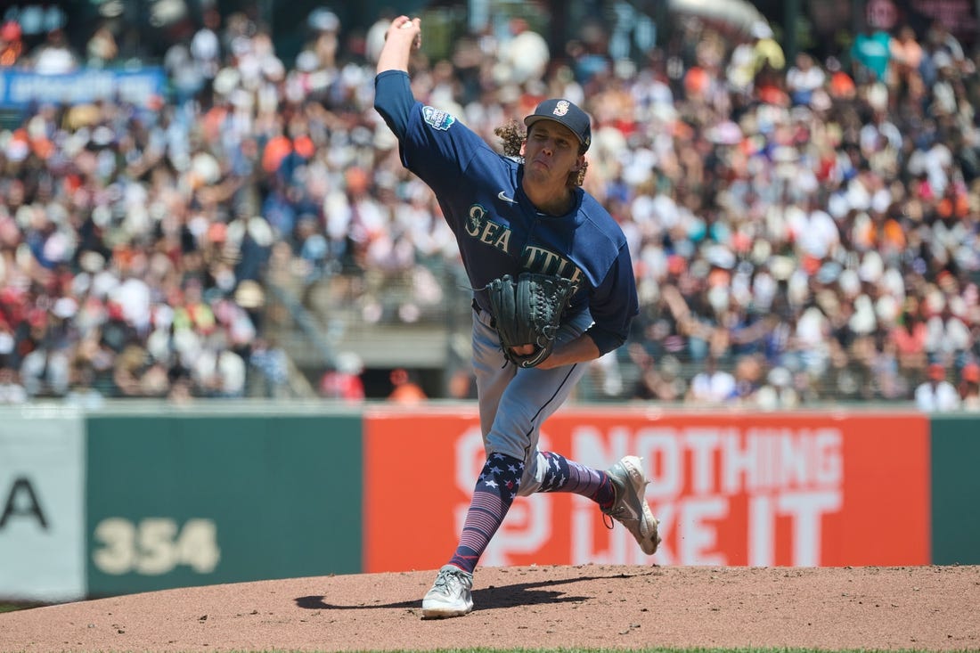 Mariners' Gilbert dominates Giants to throw 1st career shutout