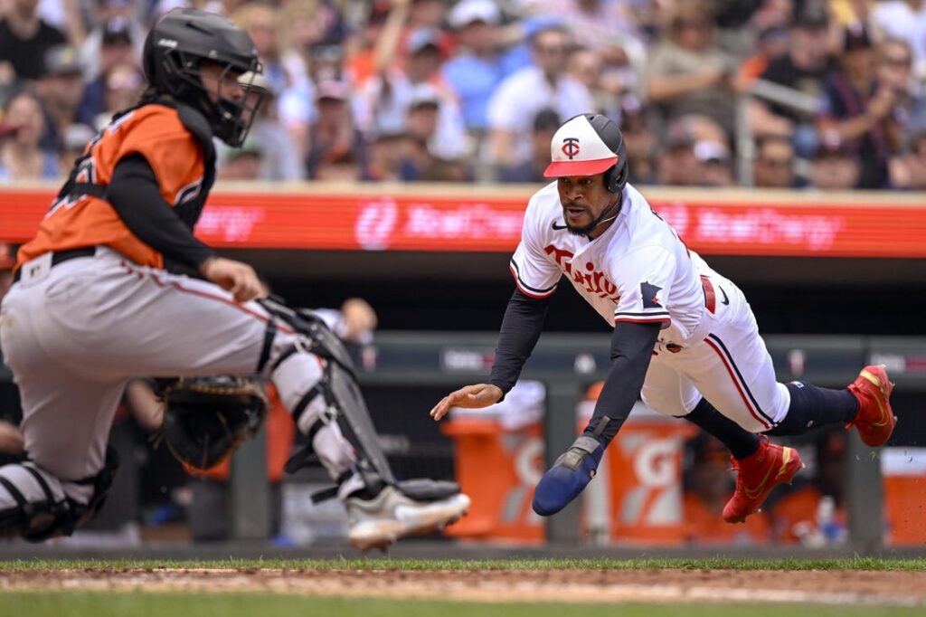 Washington Nationals reportedly sign Dominic Smith to 1-year deal