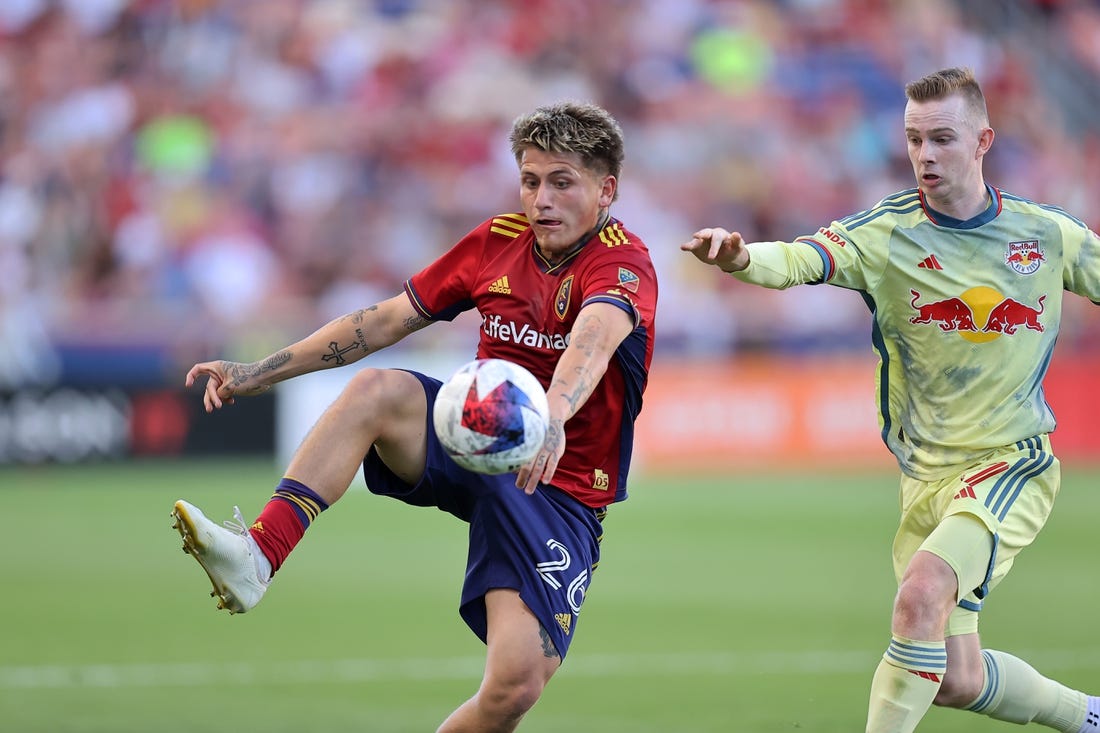 Real Salt Lake defeats the New York Red Bulls, extends its