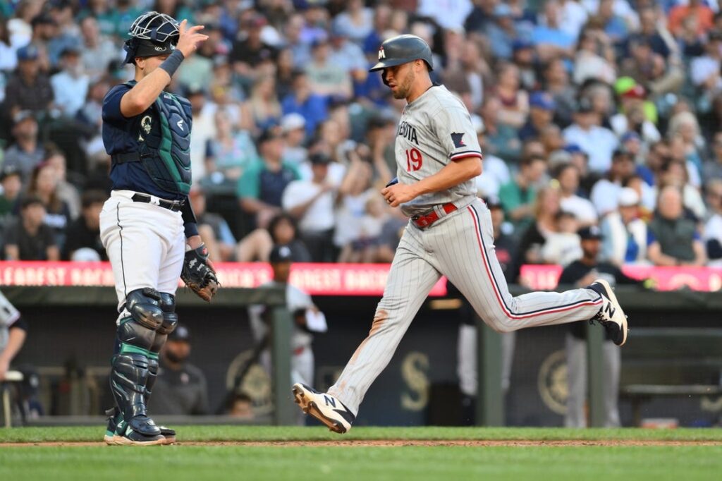 Cruz homers as Rays cruise to 10-4 win