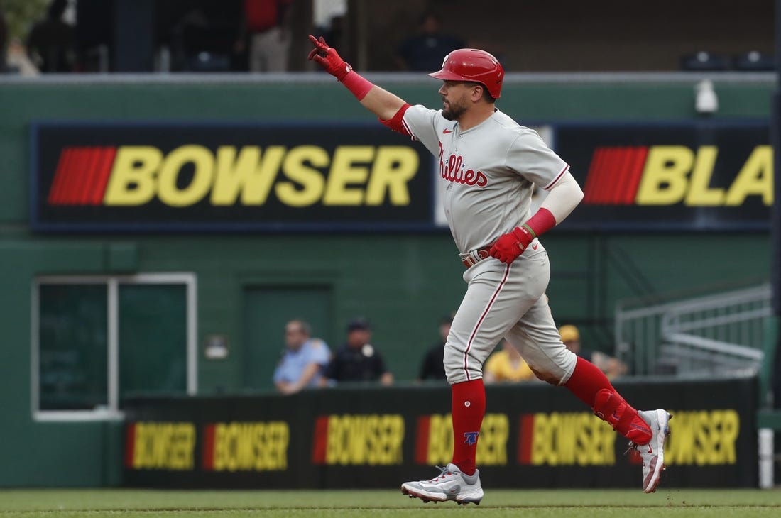 Phillies' Kyle Schwarber finishes off Dodgers with HR in ninth