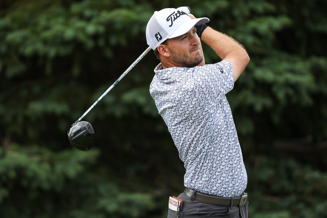 Lee Hodges leads by five shots at 3M Open Field Level Media