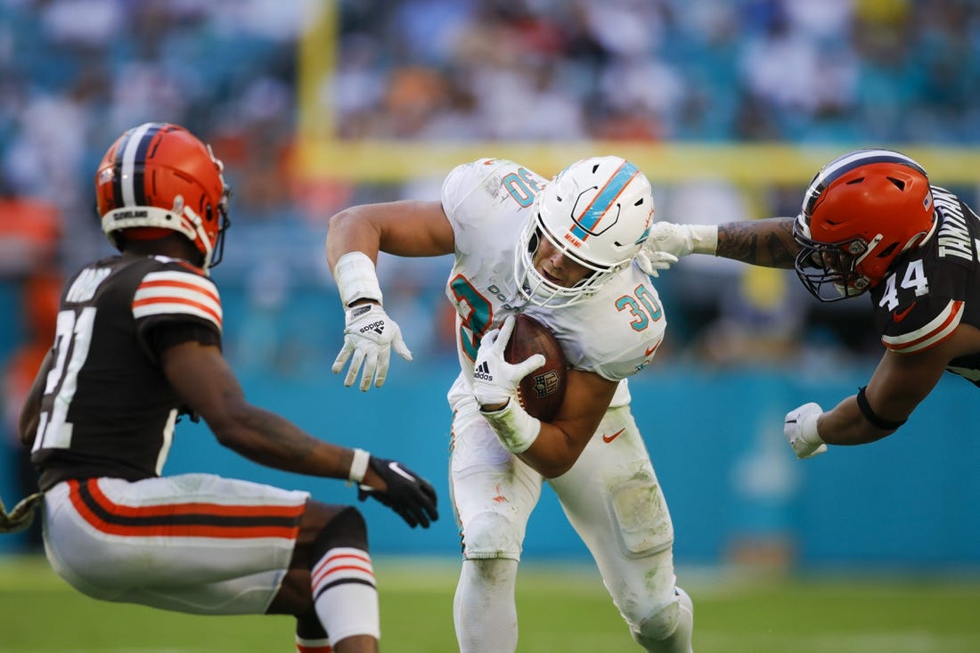 NFL: Denver Broncos at Miami Dolphins, Fieldlevel