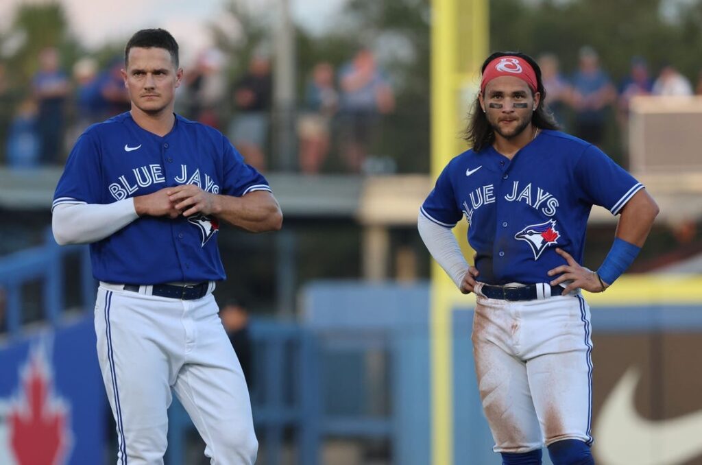 Blue Jays SS Bo Bichette leaves game against Orioles because of sore right  knee