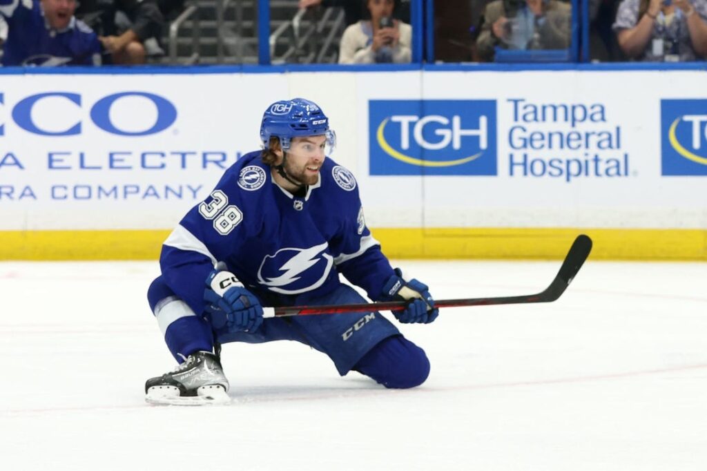 Lightning F Brandon Hagel inks 8-year, $52M extension - Field Level ...