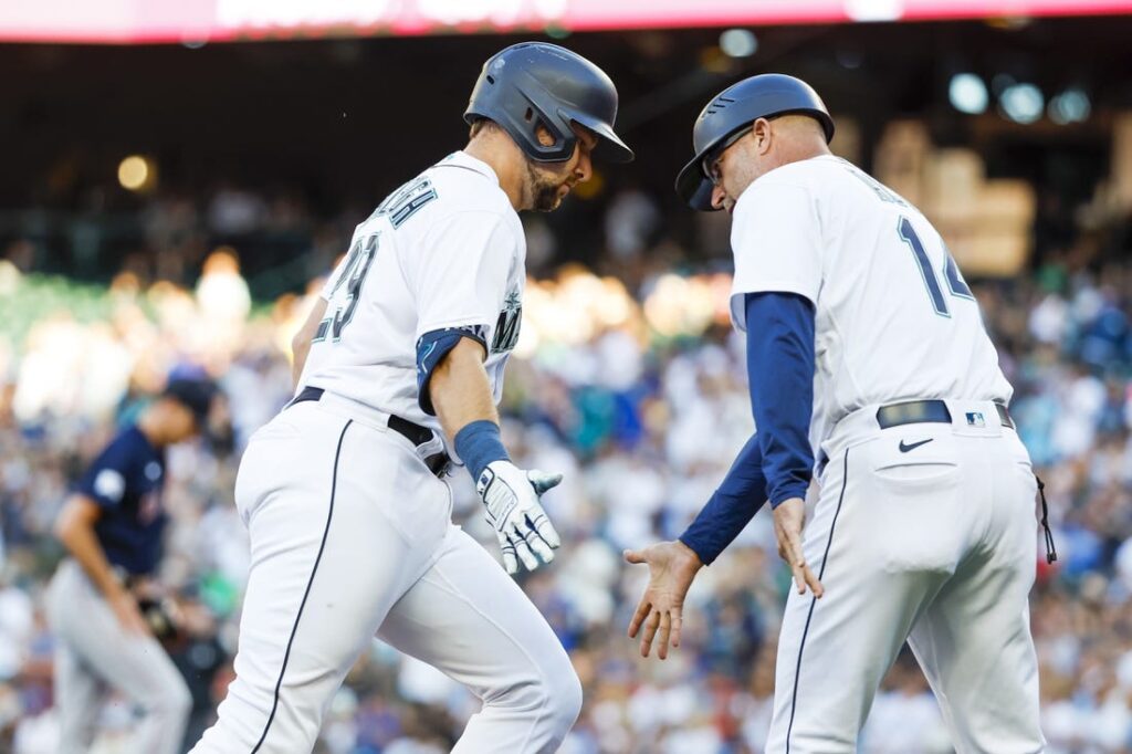 Mariners held to three hits by Orioles, head home after losing trip