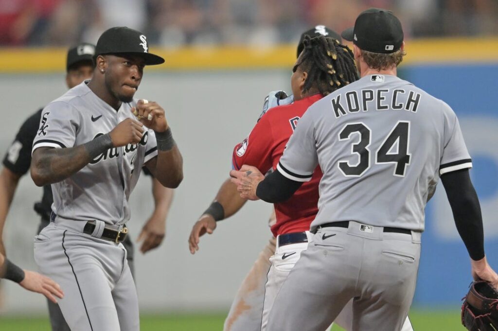 MLB suspends 8 for Dodgers-Diamondbacks bench-clearing brawl