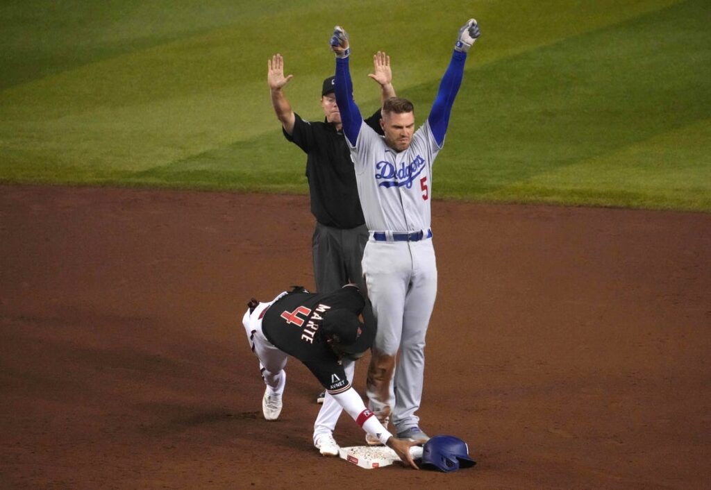 Dodgers hit 4 homers to down D-backs