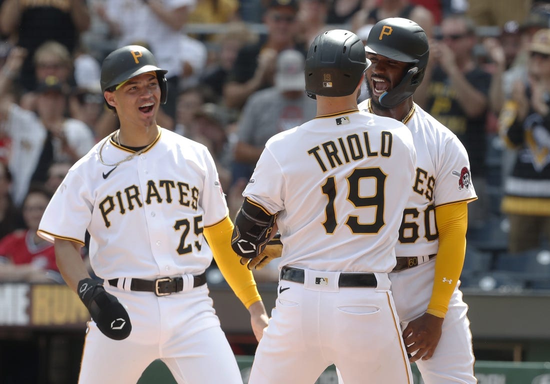 Late home run gets Pirates past Reds in DH opener