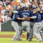 MLB roundup: Hot-hitting Julio Rodriguez sets record in M's win