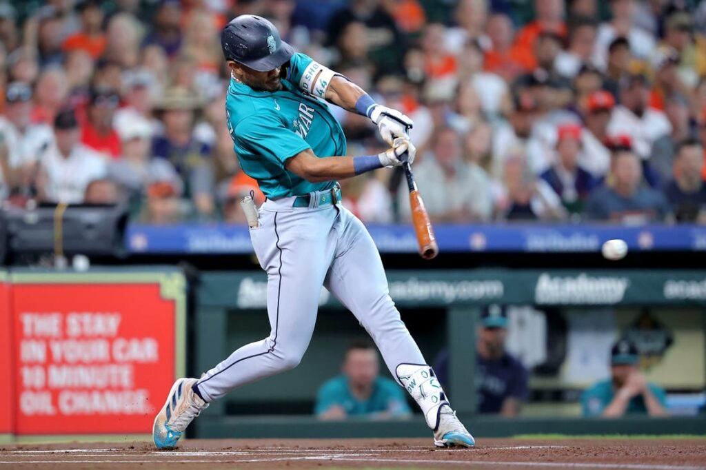 Eugenio Suarez comes through in 10th as Mariners sweep Angels - Field Level  Media - Professional sports content solutions