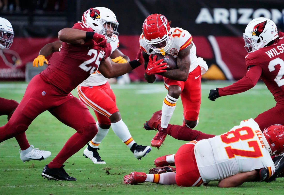 Chiefs rack up 504 yards, batter Cardinals 38-10