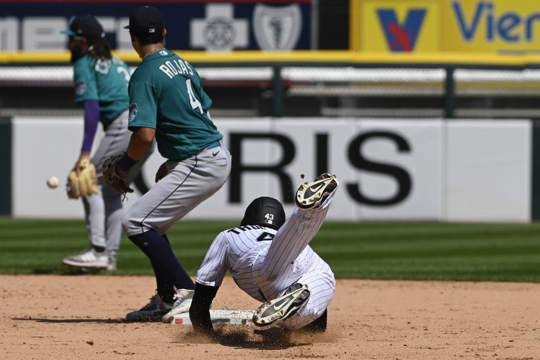 Mariners' eight-game win streak snapped after 10th-inning error vs