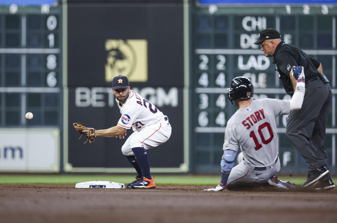 Adam Duvall hits 3-run homer in the 10th in the Red Sox's 7-5