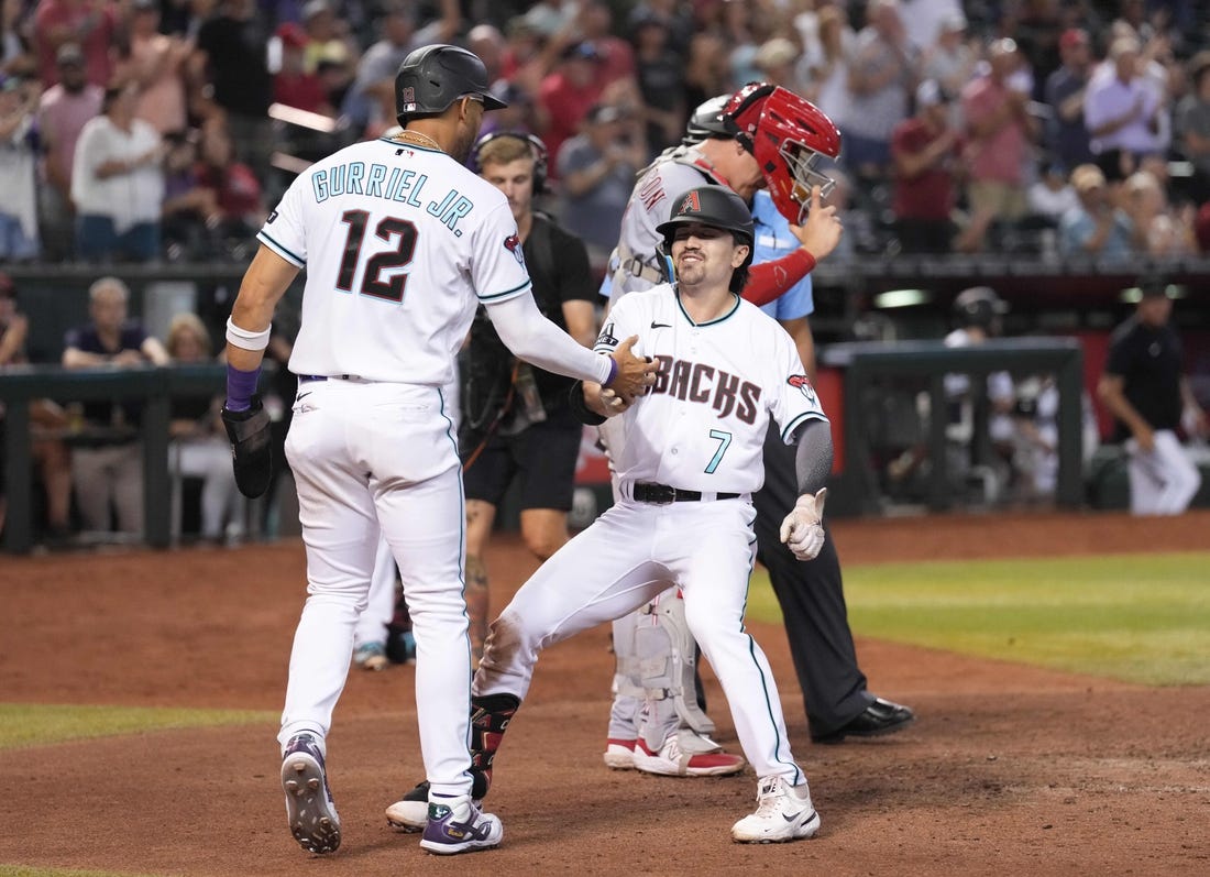 Gurriel extends majors' longest hitting streak to lead D-backs by