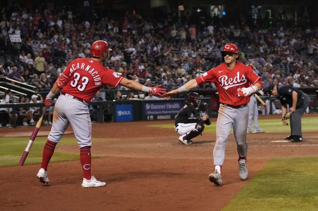 Reds score go-ahead run on 11th-inning balk, win 8-7 over Diamondbacks