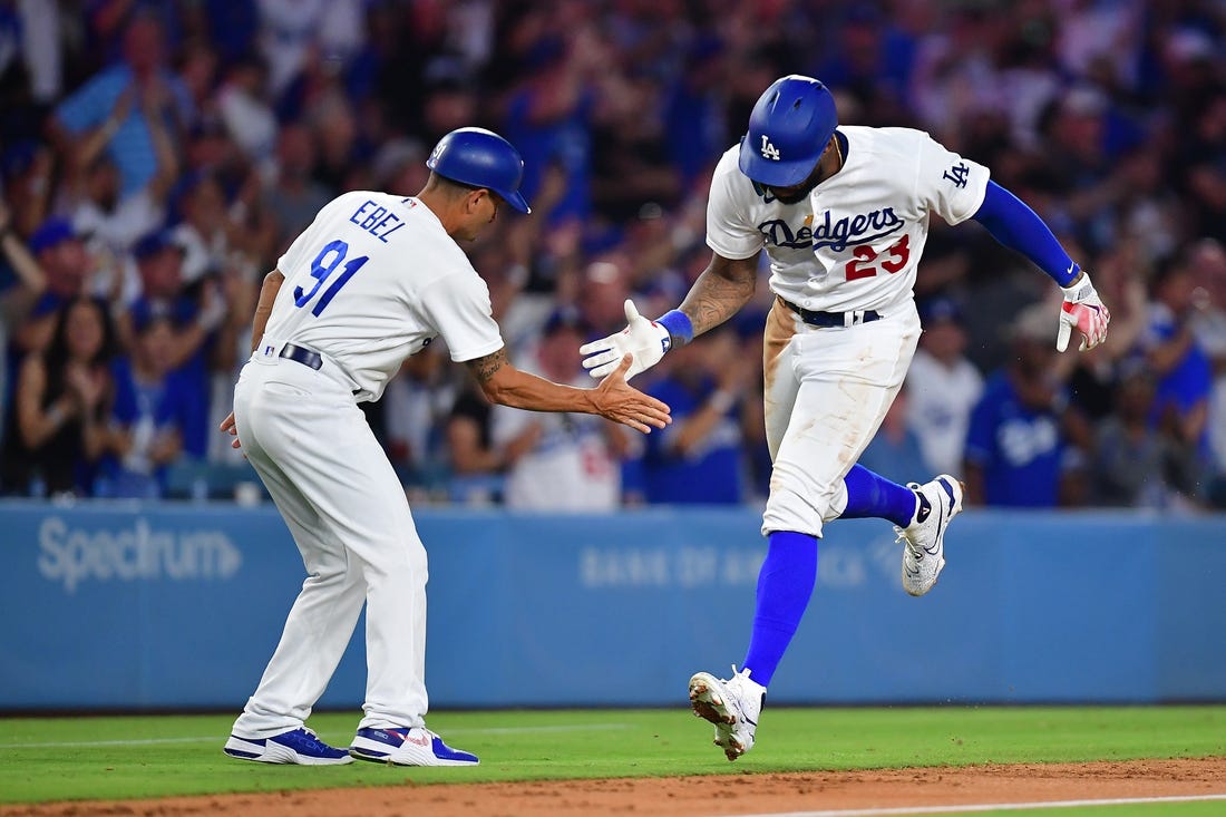 Max Muncy blasts two home runs, Dodgers rally past Reds 3-2