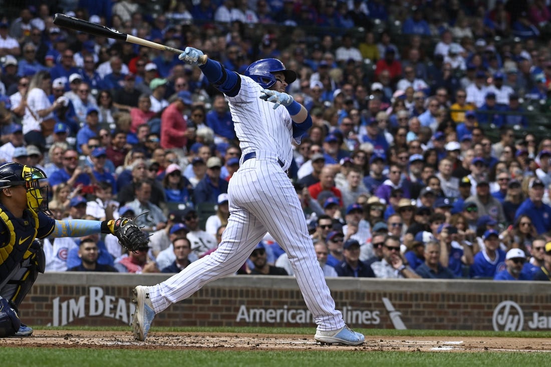 Christian Yelich's walk-off double in ninth sends Brewers past Cubs 3-2