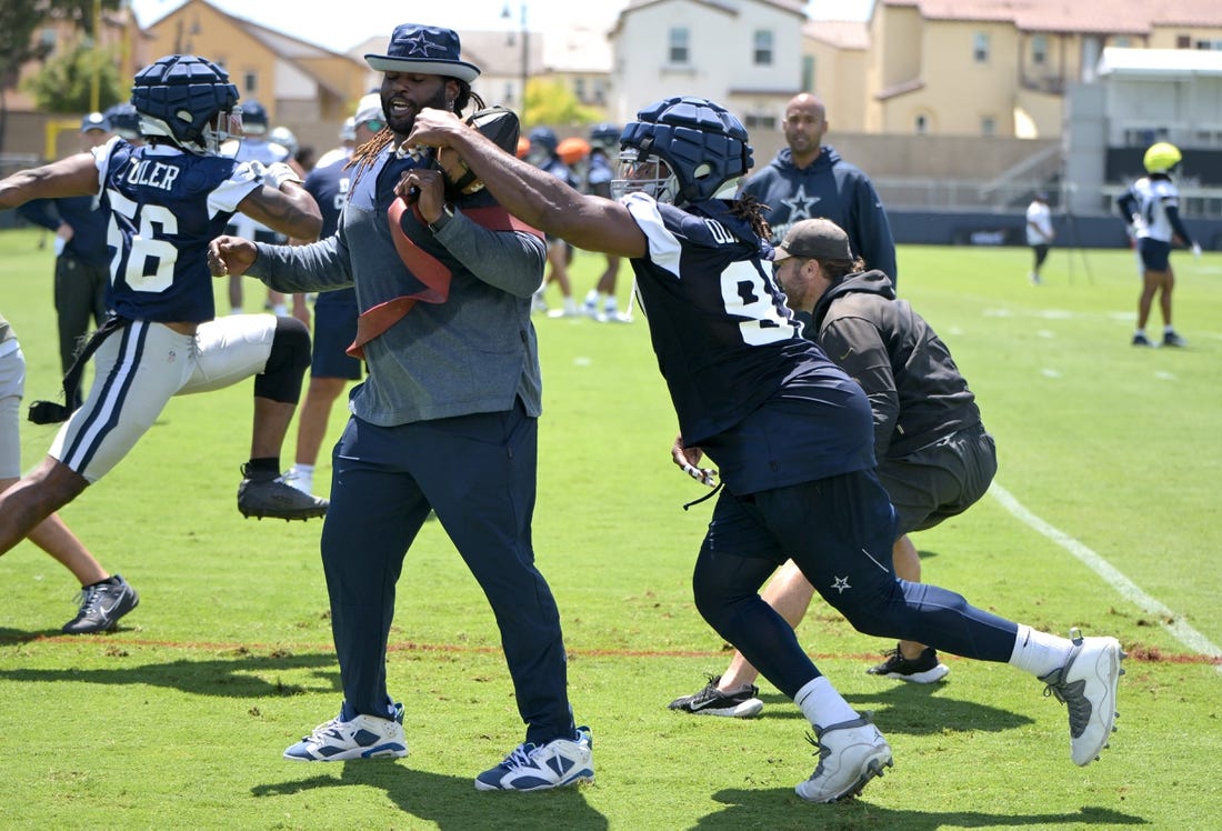 Cowboys assistant Sharrif Floyd released from hospital after fainting  during Jets game