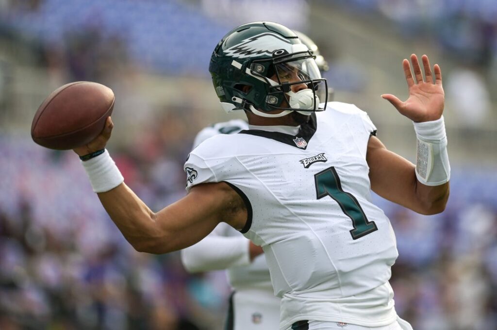 Part of Justin Fields' gear from Dolphins' game is headed to the Pro  Football Hall of Fame