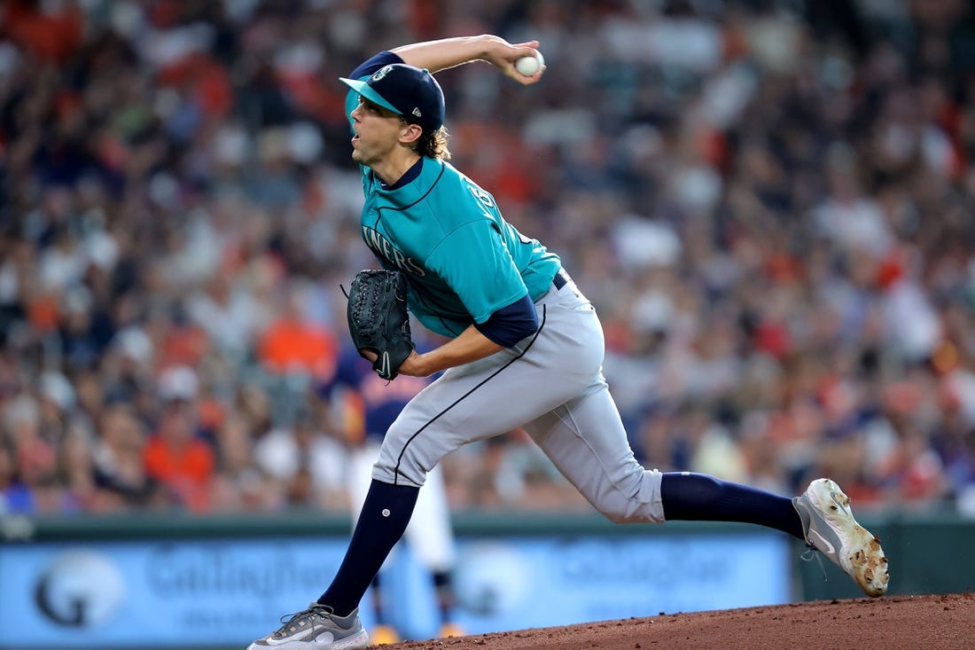 CLEVELAND, OH - APRIL 09: Seattle Mariners shortstop J.P. Crawford (3)  throws to first base for an out during the tenth inning of the Major League  Baseball game between the Seattle Mariners