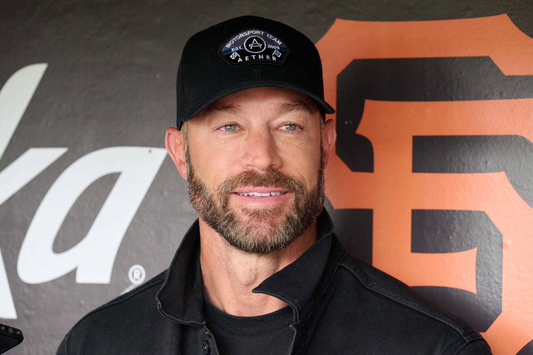 Giants dismiss manager Gabe Kapler